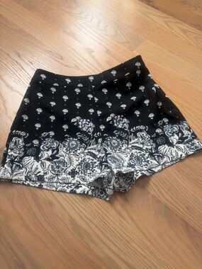 Abercrombie & Fitch Black & White Floral Border Women's Shorts Size 2